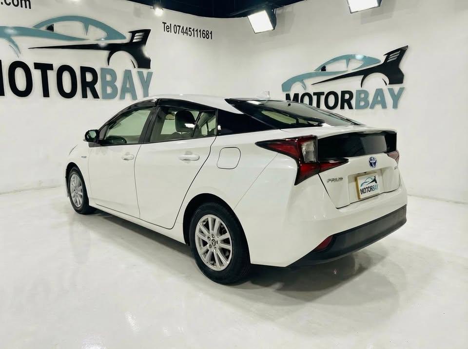 Toyota Prius - Image 6