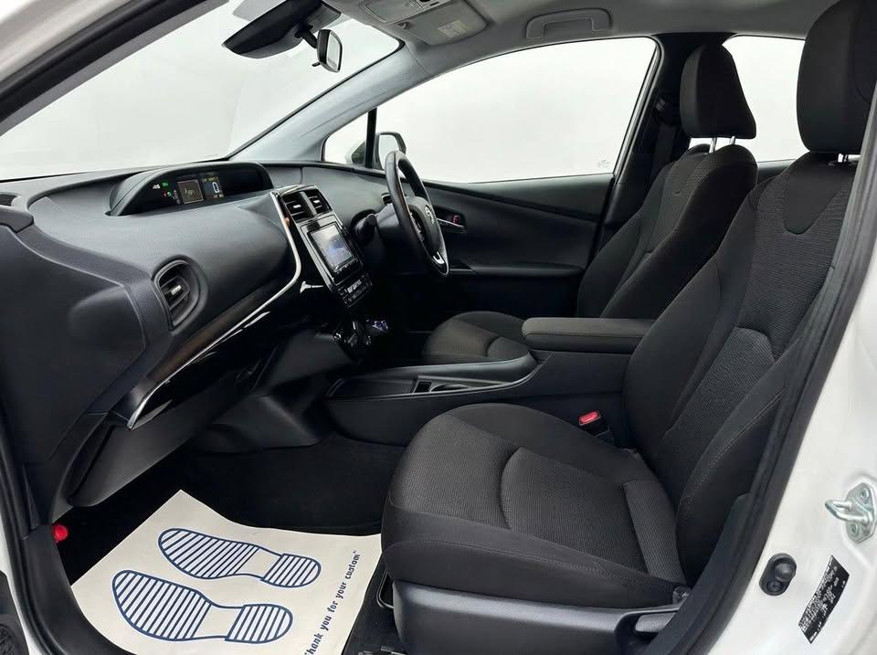 Toyota Prius - Image 8