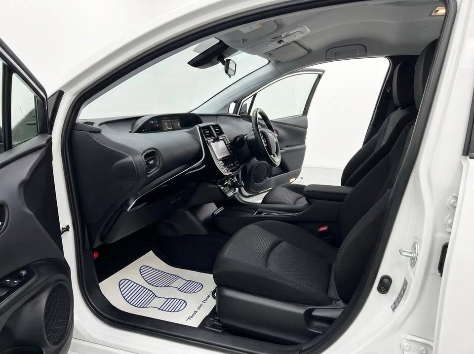 Toyota Prius - Image 9
