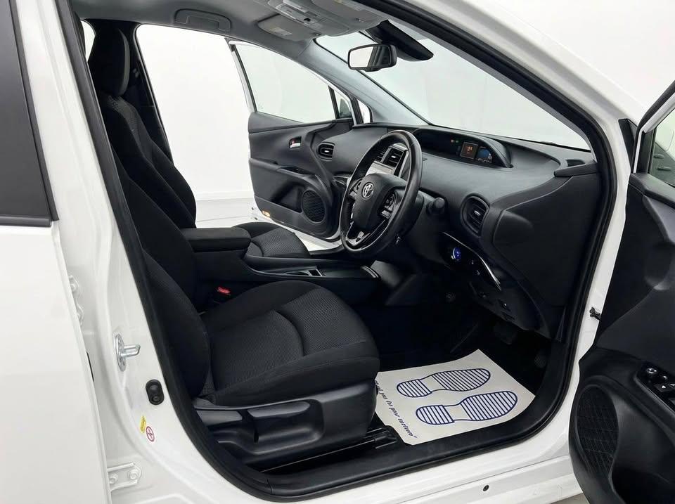 Toyota Prius - Image 10