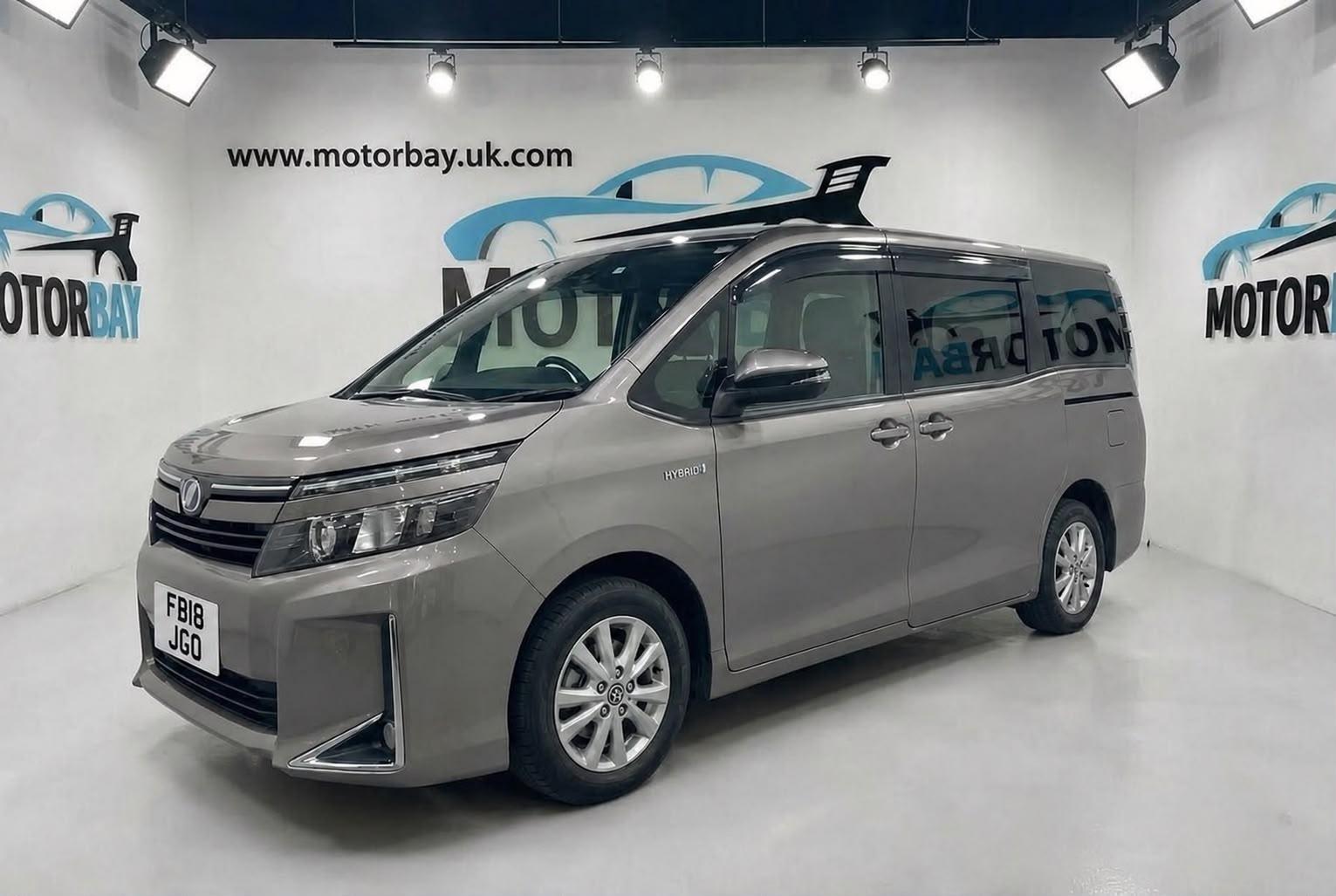 Toyota Voxy - Image 2