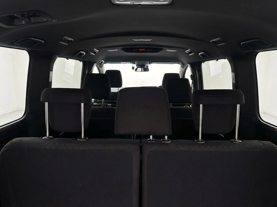Toyota Voxy - Image 10