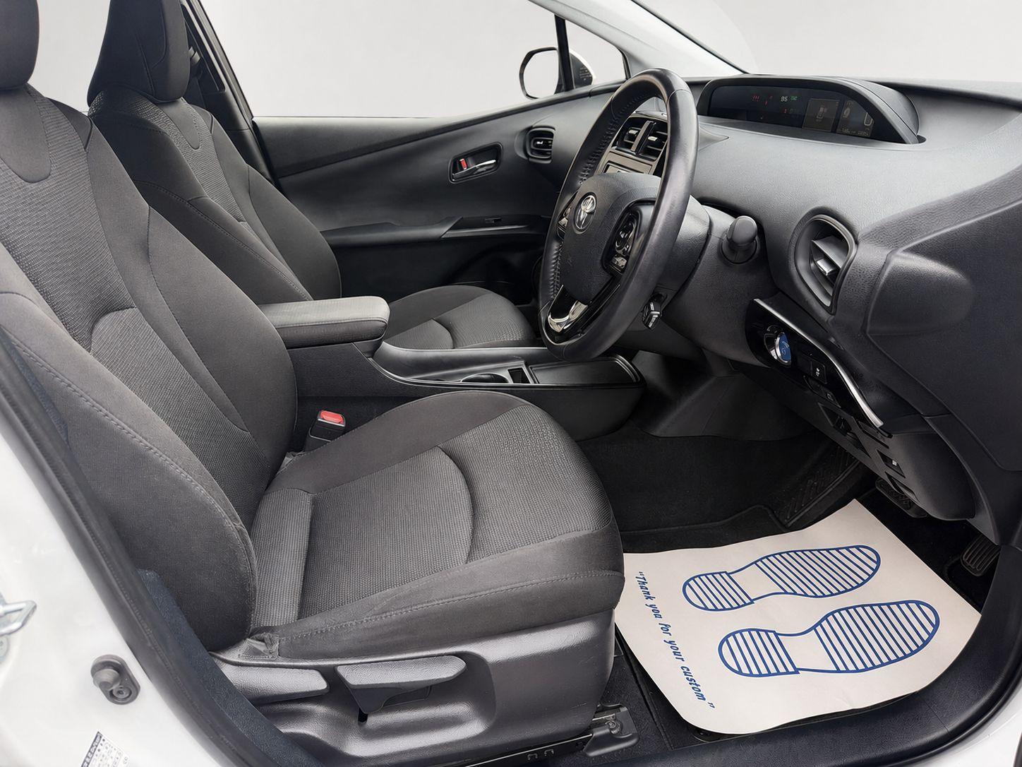 Toyota Prius - Image 8