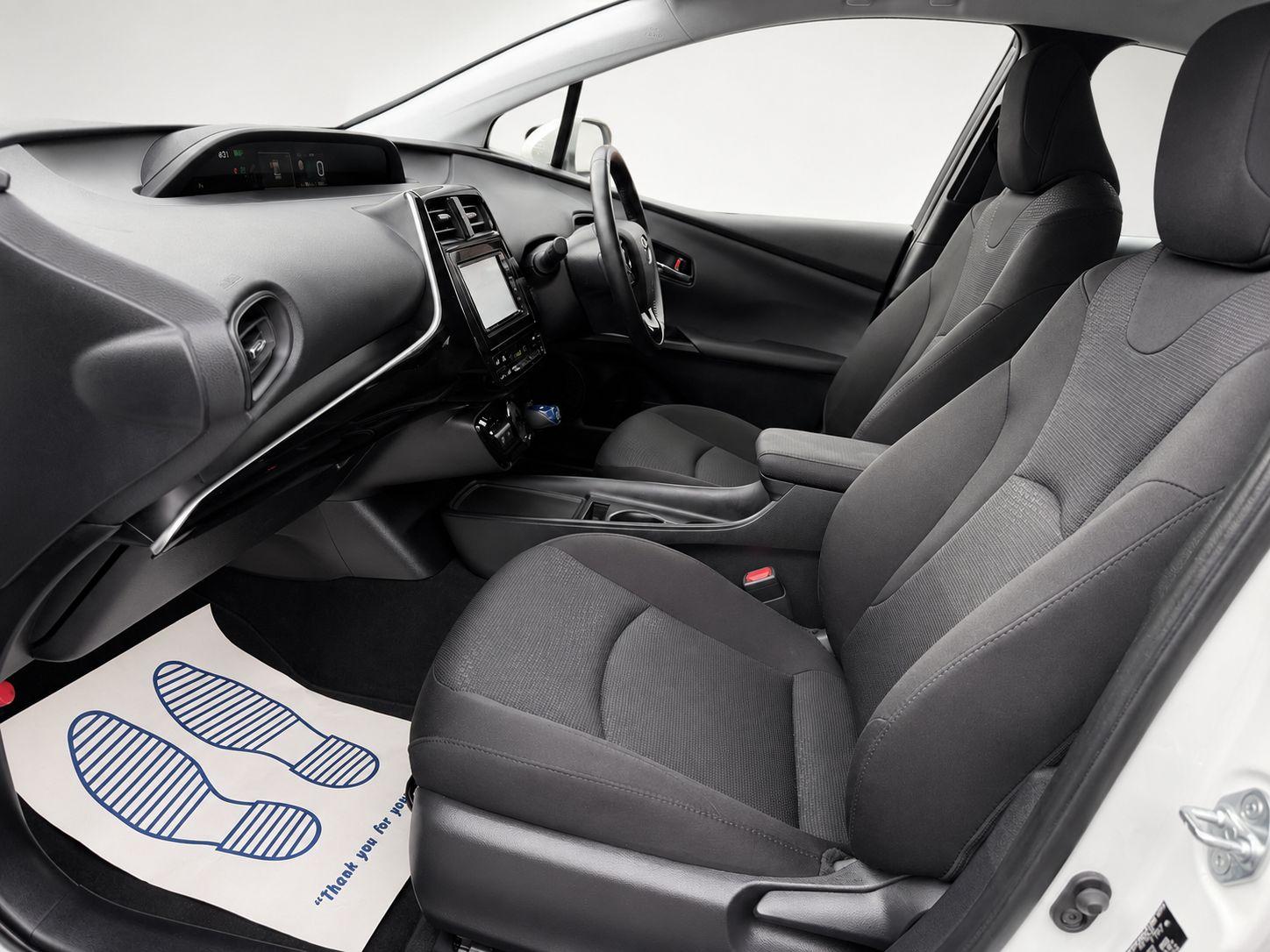 Toyota Prius - Image 9