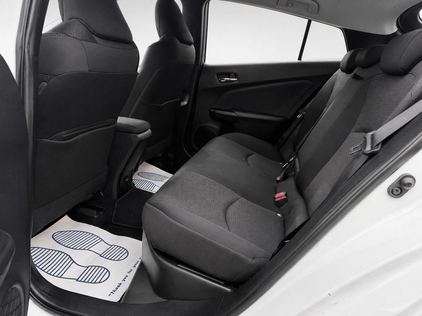 Toyota Prius - Image 11