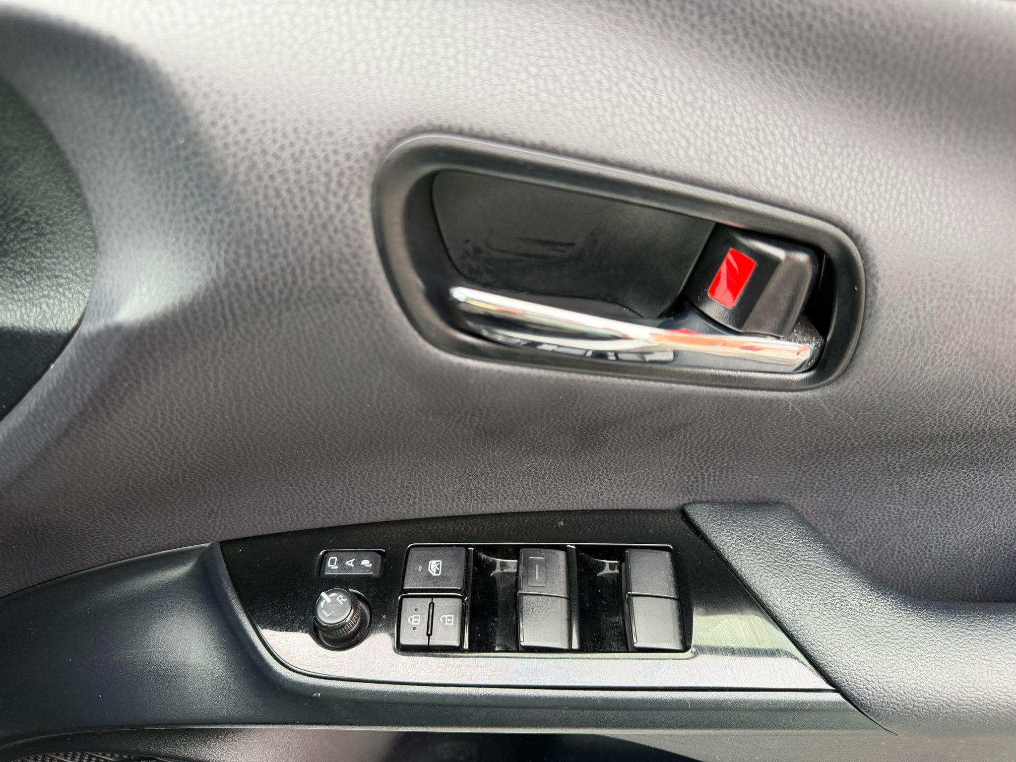 Toyota Prius - Image 20