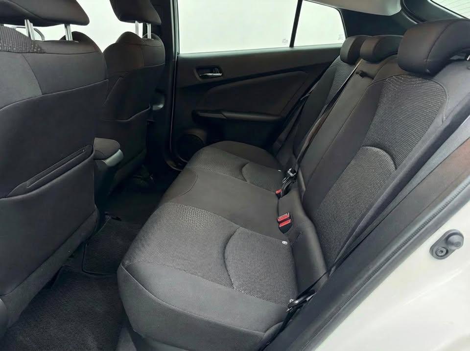 Toyota Prius - Image 11