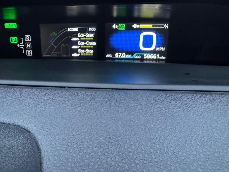 Toyota Prius - Image 12