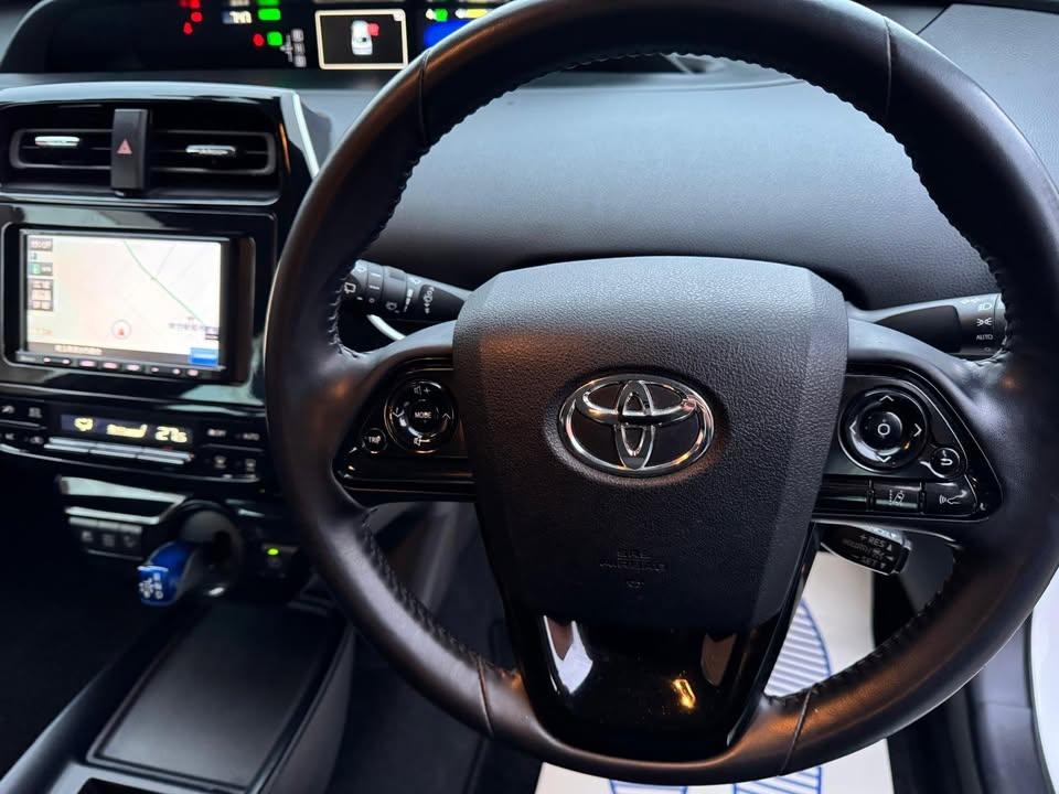 Toyota Prius - Image 13