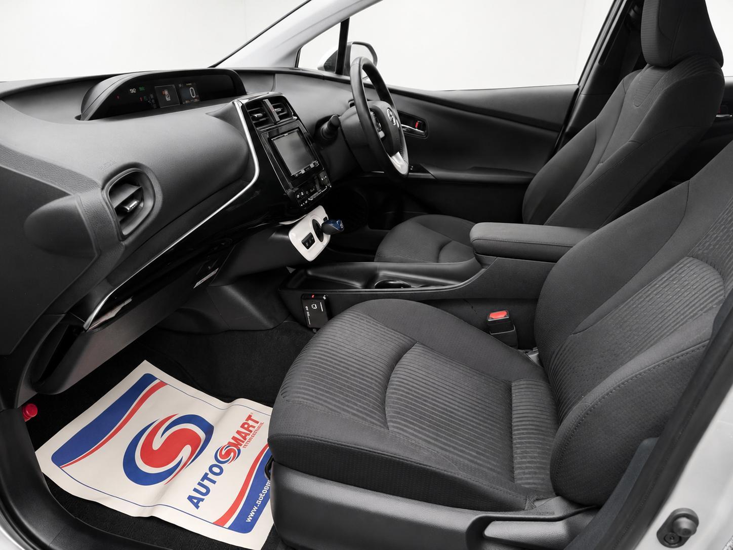 toyota Prius - Image 10