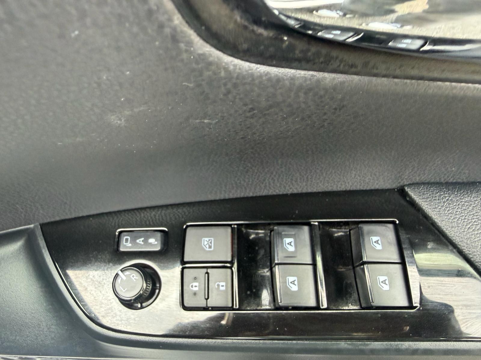 toyota Prius - Image 16