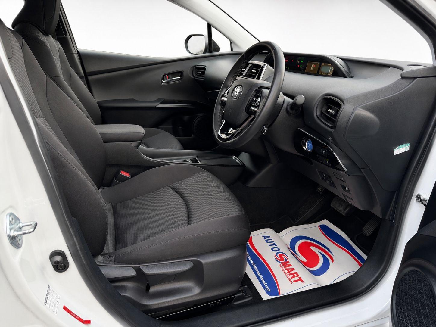 Toyota Prius - Image 8