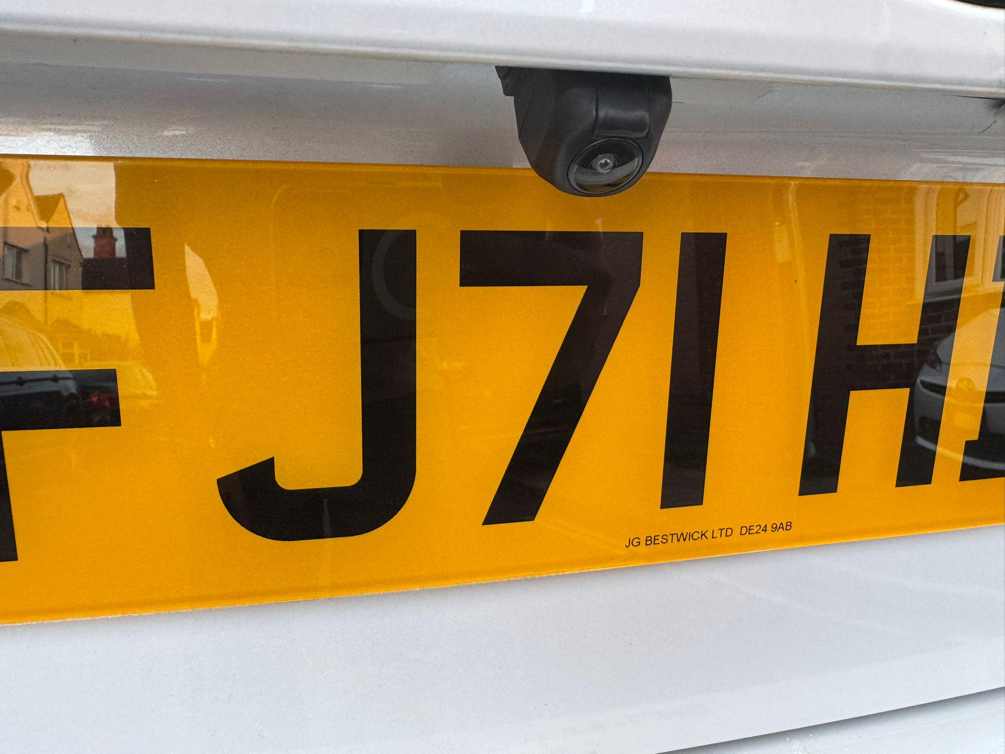 Toyota Prius - Image 17