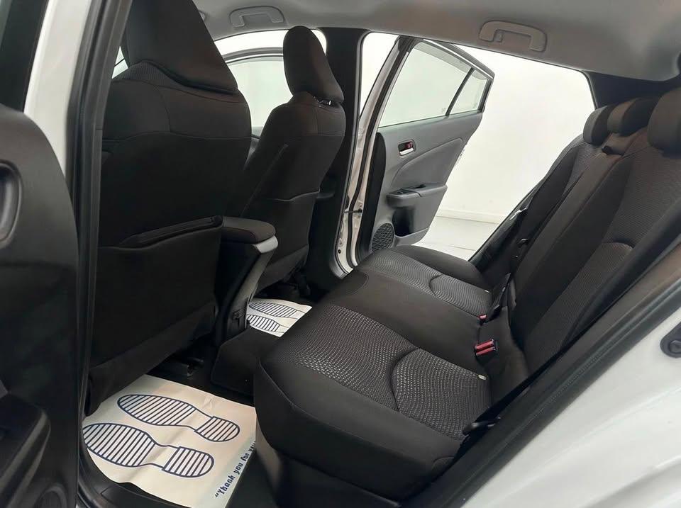 Toyota Prius - Image 12
