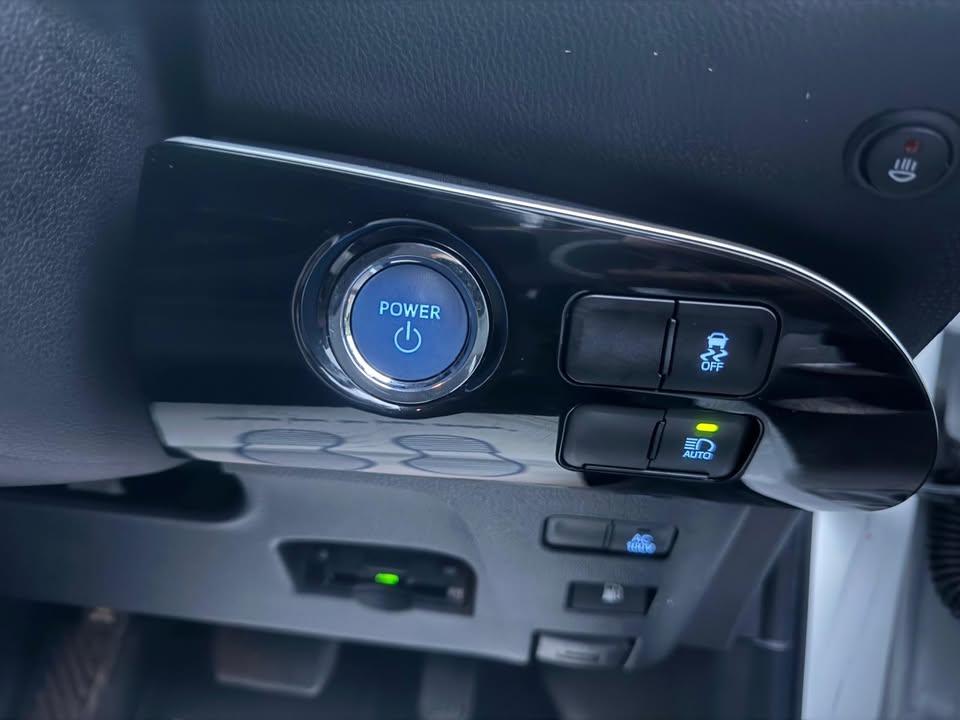 Toyota Prius - Image 16