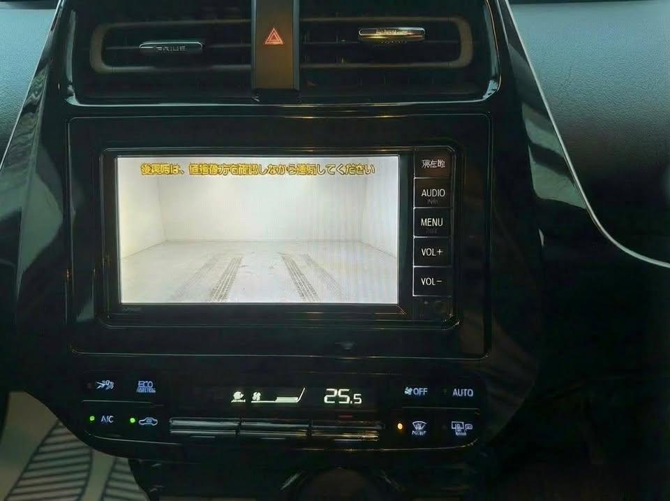 Toyota Prius - Image 17