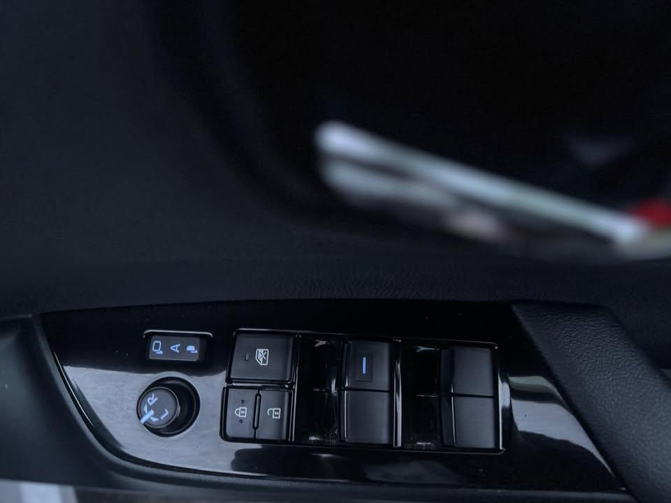 Toyota Prius - Image 18