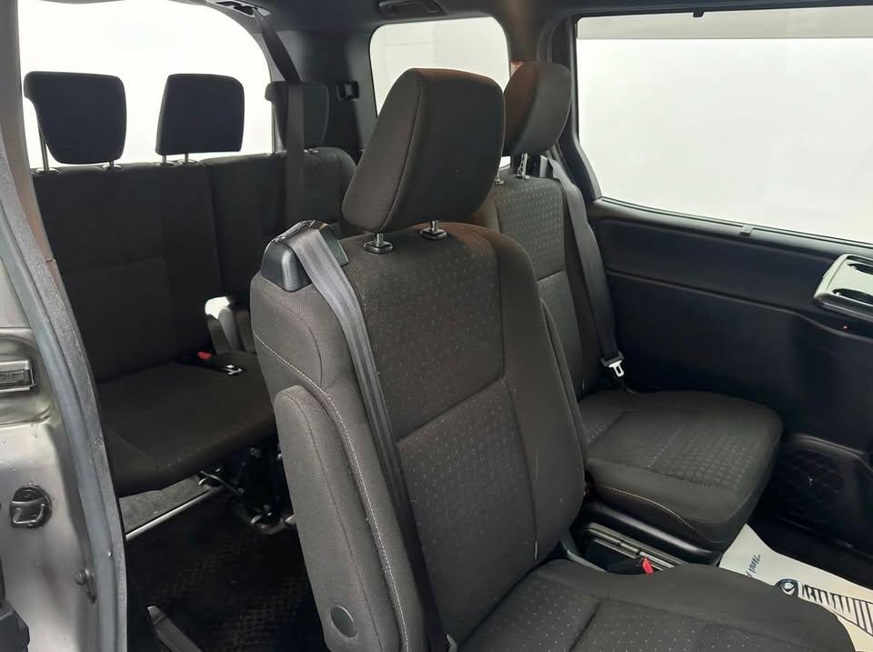 Toyota Voxy - Image 11