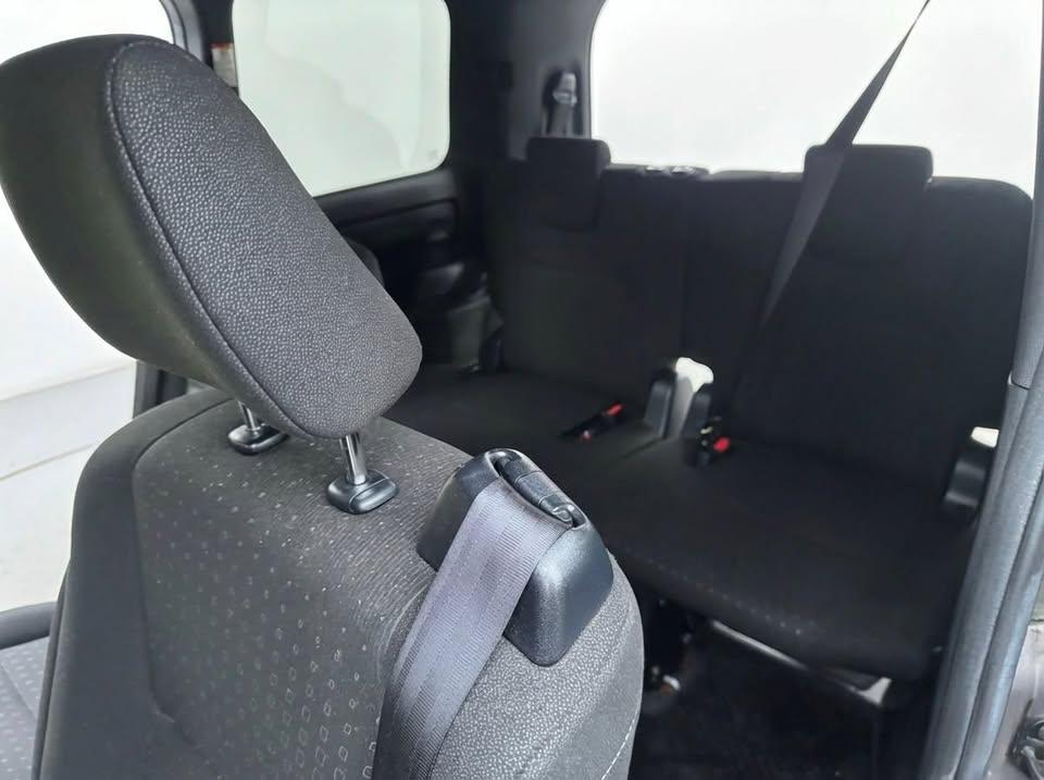 Toyota Voxy - Image 12