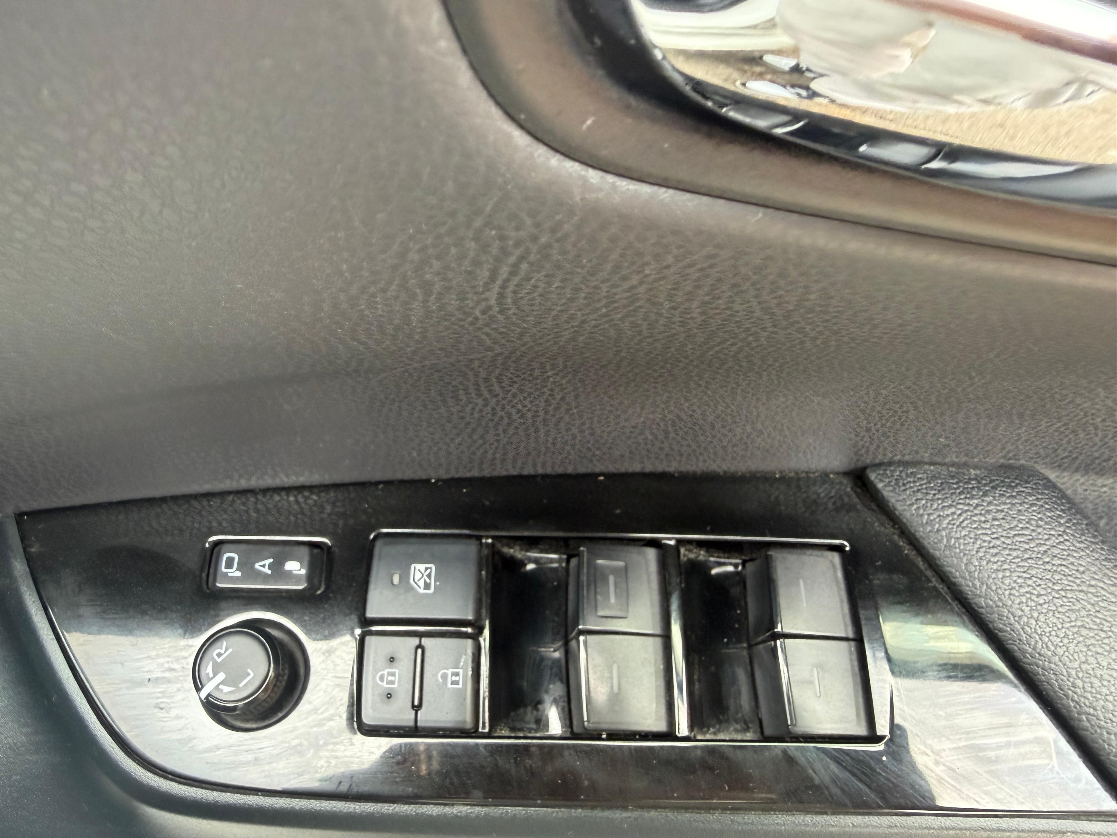 Toyota Prius - Image 14