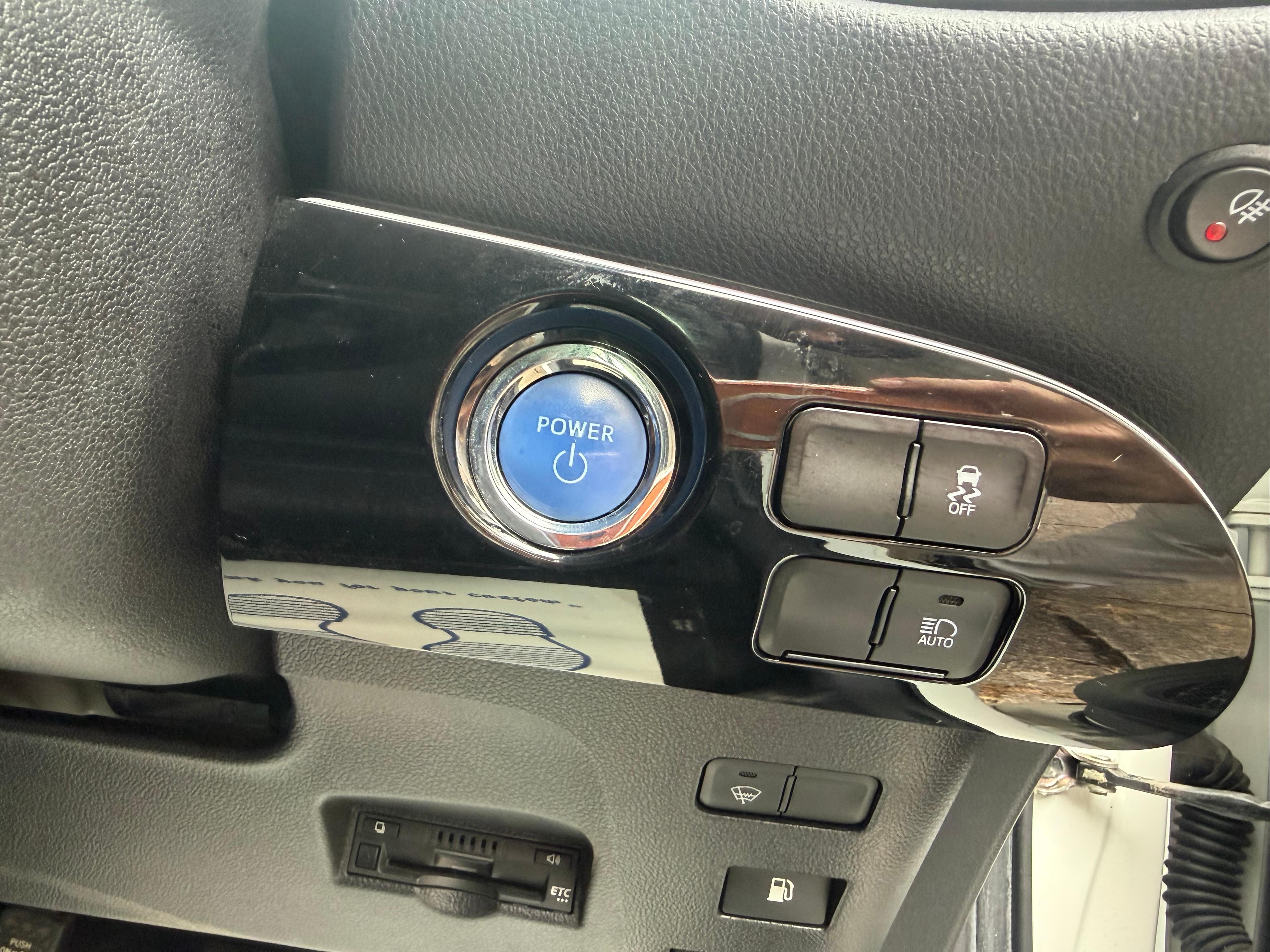 Toyota Prius - Image 17